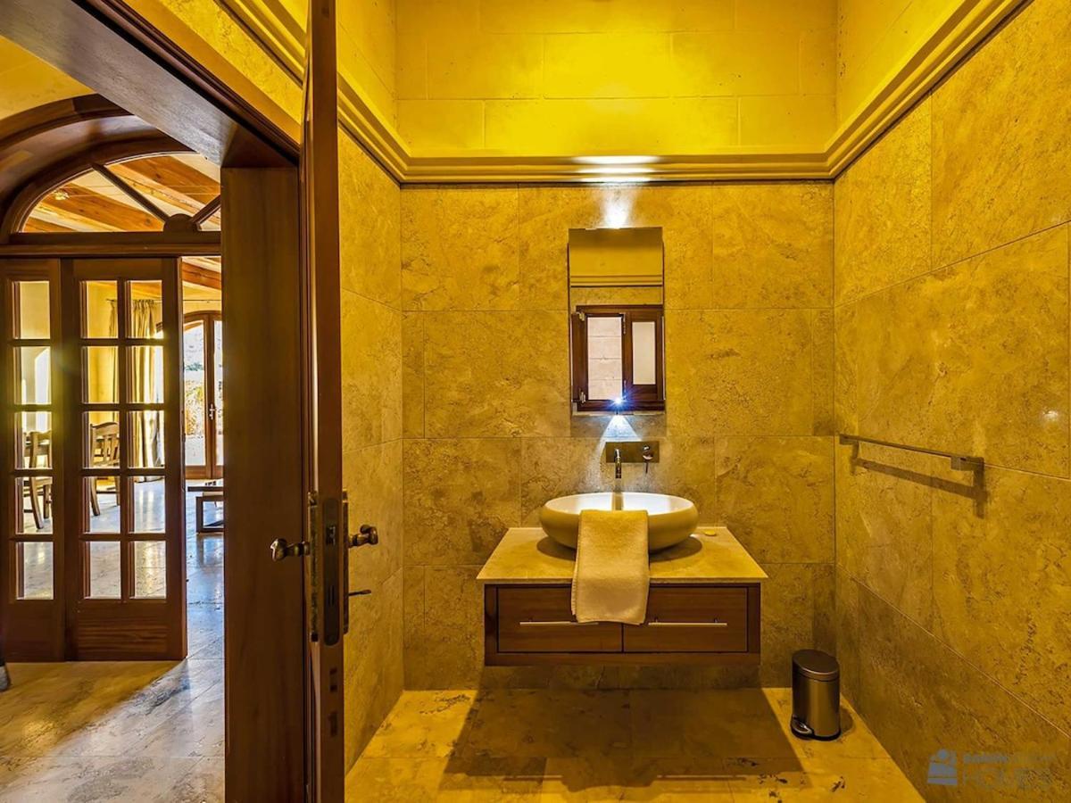 The Almonds Luxury Villa San Lawrenz Bagian luar foto