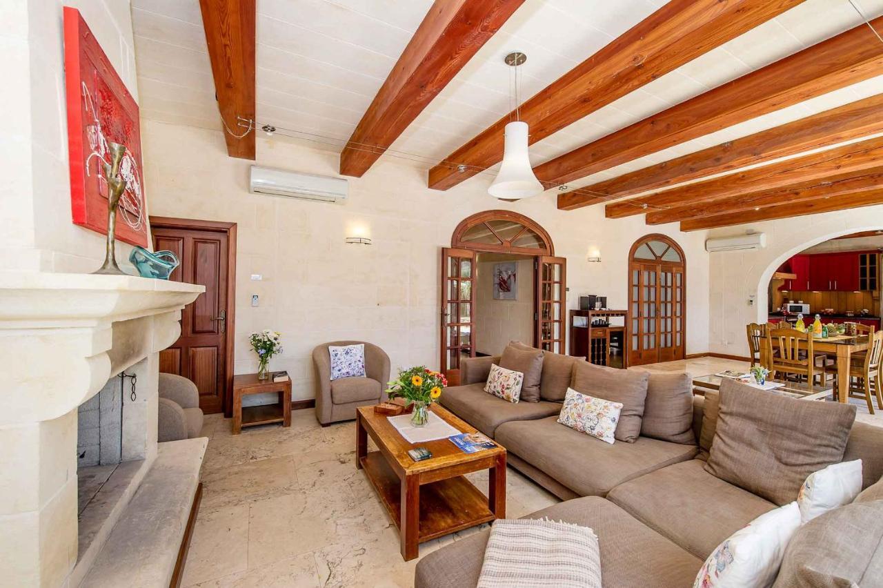 The Almonds Luxury Villa San Lawrenz Bagian luar foto