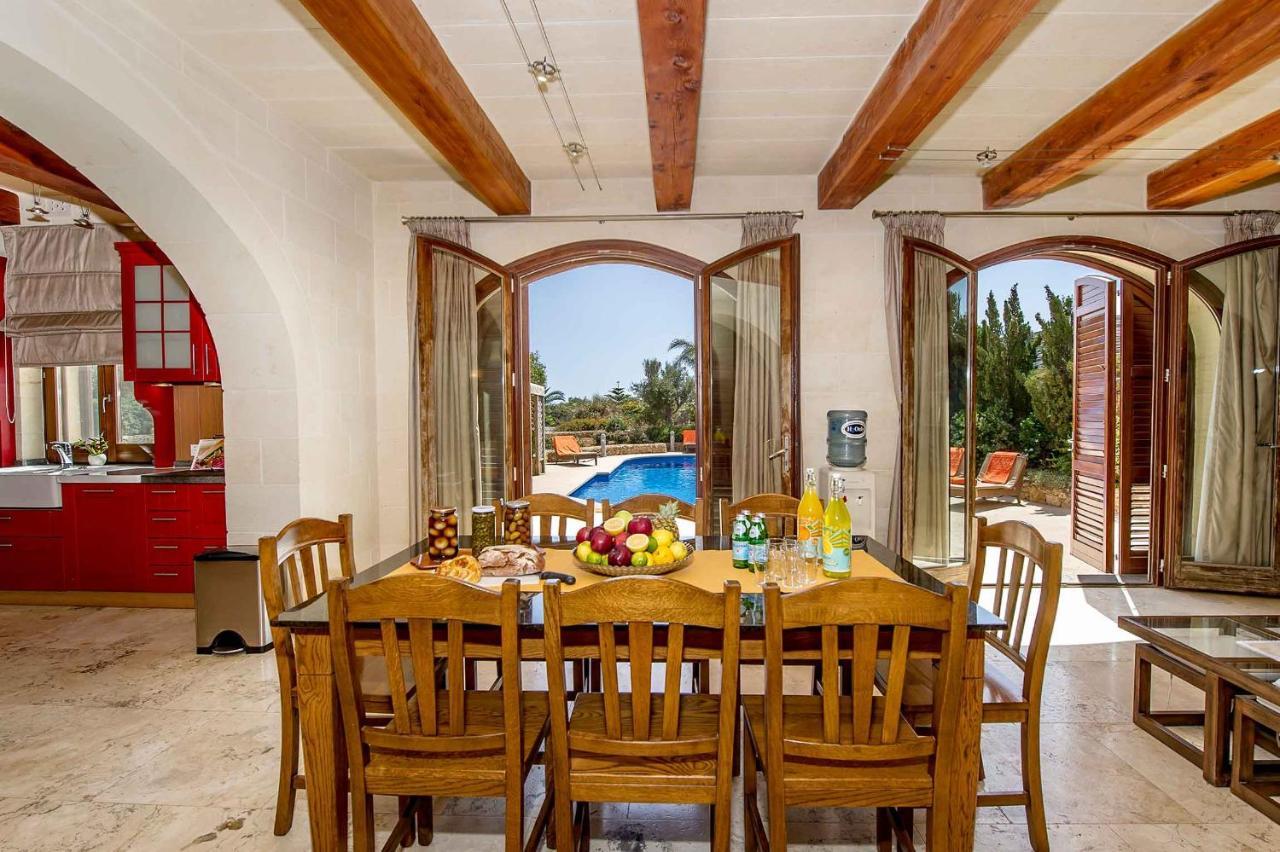The Almonds Luxury Villa San Lawrenz Bagian luar foto