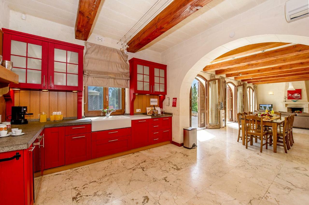 The Almonds Luxury Villa San Lawrenz Bagian luar foto