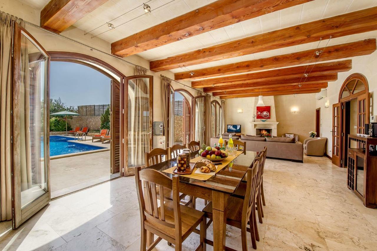 The Almonds Luxury Villa San Lawrenz Bagian luar foto