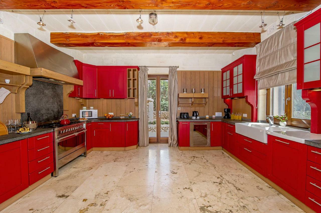 The Almonds Luxury Villa San Lawrenz Bagian luar foto